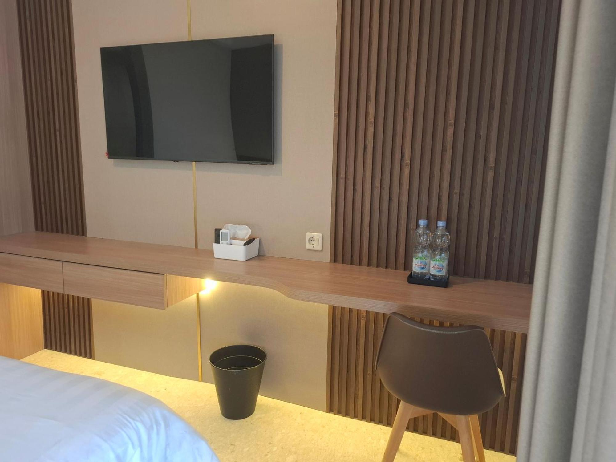Luxury Sea View Free Wifi And Cozy Gold Coast Pik Next To Oakwood By Blezz *